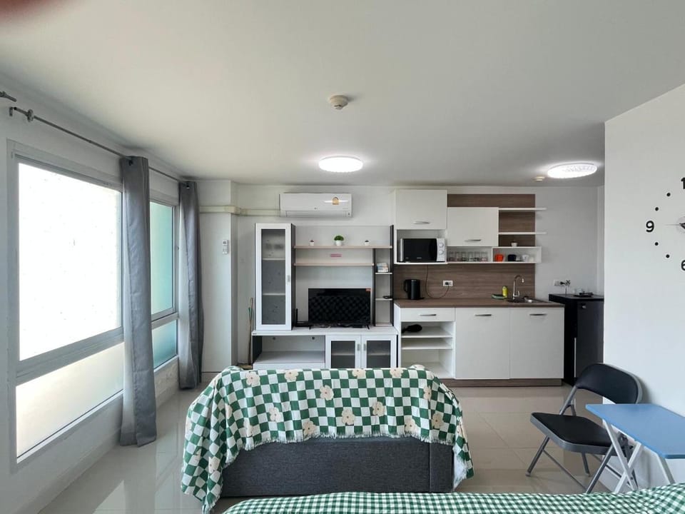 Bangsaray Beach Condo B414 บางเสร่ บีช Villa in Chon Buri Changwat