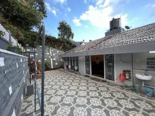 Cozy 3-Bedroom Villa with Lawn & Scenic Views Villa in Ooty