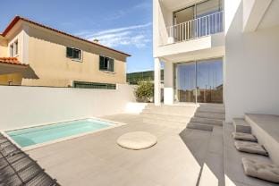 ERICEIRA MODERN & BRIGHT WITH POOL by HOMING Villa in Lisbon District