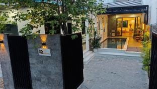 Villa 4 Bedrooms/Villa Pool/5 mins walk to beach Villa in Hoa Hai