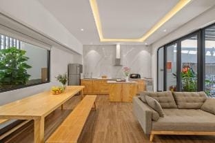 Villa 4 Bedrooms/Villa Pool/5 mins walk to beach Villa in Hoa Hai