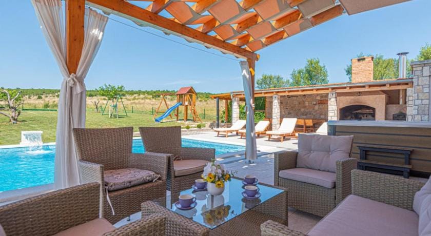 Villa Maria with Outdoor Pool - Five Bedroom Villa with Outdoor Pool Villa in Šibenik-Knin County, Croatia