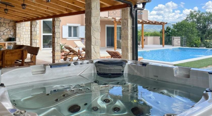 Villa Maria with Outdoor Pool - Five Bedroom Villa with Outdoor Pool Villa in Šibenik-Knin County, Croatia
