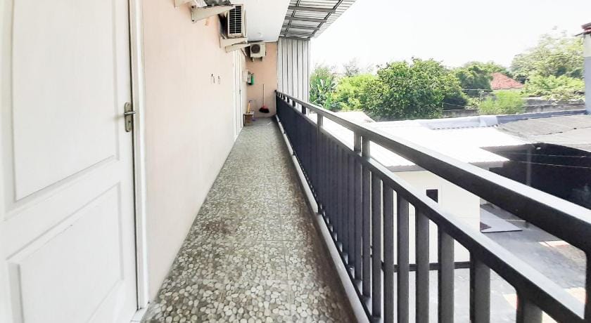 GO Homestay RedPartner near Alun-Alun Mojokerto Hotel in East Java