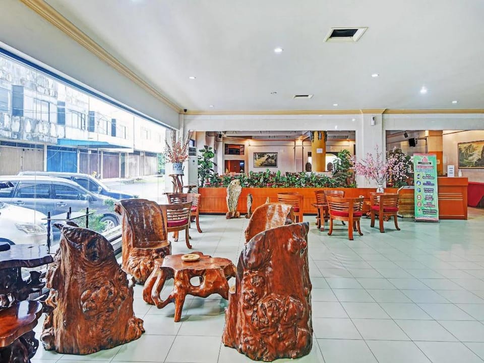 RedDoorz Plus @ Plaza Hotel Tanjung Pinang Hotel in Riau Islands, Indonesia
