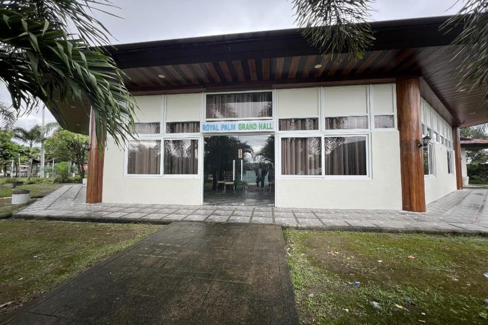 Palm Cabanas Resort Hotel in Calabarzon
