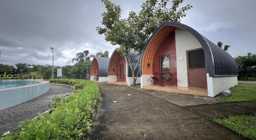 Palm Cabanas Resort Hotel in Calabarzon