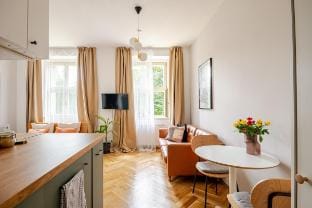 Warm courtyard studio | 5 min Metro A | Fast Wi-Fi Apartment in Prague