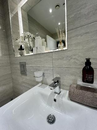 5 Aviv Place Apartment in Runnymede District