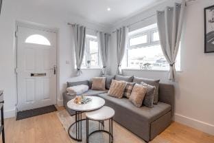 Luxury 1 BD | Central | Parking | Wifi Apartment in Bromley