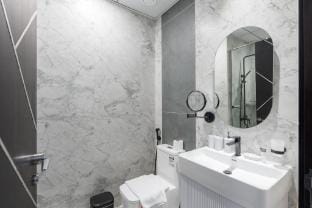 Al Barsha Studio sleeps 2 in a Great Location Apartment in Dubai