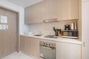 Palm Jumeirah Sleeps 2 with Amazing Sea Views Apartment in Dubai