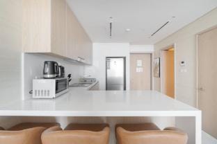 Palm Jumeirah sleeps 2 with Stunning Sea Views Apartment in Dubai