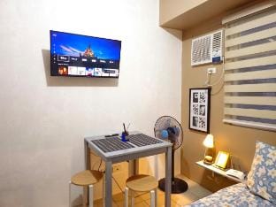 Newly Renovated Studio | Central | 7 mins to MRT Apartment in Mandaluyong