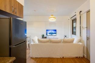 Coastal Inspired 2BR Condo I Fast Wi-Fi Apartment in Taguig