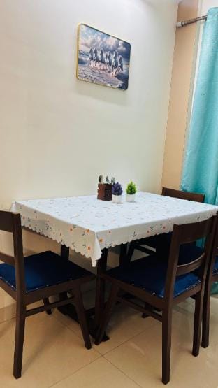 Newton Near Airport & EcoSpace : StayEasy - Maple Apartment in Kolkata