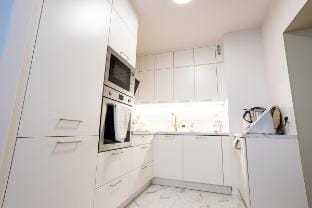 F2 Modern Louvre  Apartment in Paris