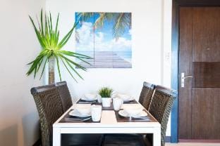 Uptown Parksuites Spacious 2.5BR  Uptown Mall Apartment in Makati