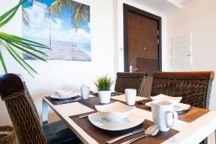 Uptown Parksuites Spacious 2.5BR  Uptown Mall Apartment in Makati