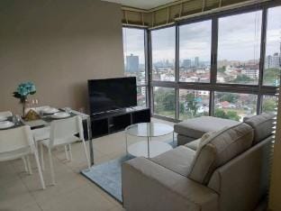 Large High Floor, Best Pool and Great Location Apartment in Pattaya City