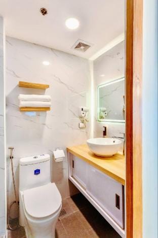 City Condo | Walk to everything Apartment in Pasay