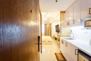 City Condo | Walk to everything Apartment in Pasay