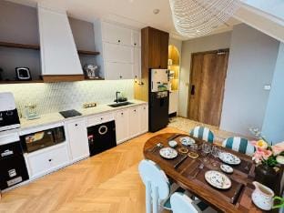 Ecopark-Duplex Lovely Apt. for Couple-Lake View❤️ Apartment in Laos