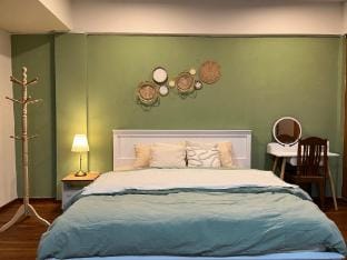 Kingbed ,rftop ,near train station , shared bath Apartment in Chiang Mai