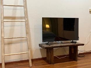 Kingbed ,rftop ,near train station , shared bath Apartment in Chiang Mai