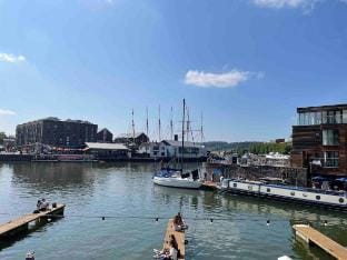 Harbour House Bristol Apartment in Bristol