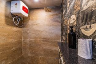 Snowdrop 3BR-FF| Mall road Mussoorie by Homeyhuts Apartment in Uttarakhand