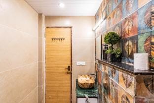 Snowdrop 3BR-FF| Mall road Mussoorie by Homeyhuts Apartment in Uttarakhand