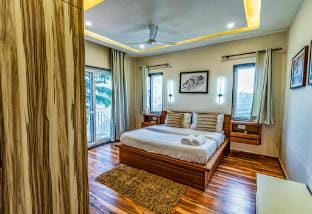 Snowdrop 3BR-FF| Mall road Mussoorie by Homeyhuts Apartment in Uttarakhand