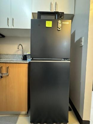 Entire Studio For 3-5 Guests Cubao QC Furnished Apartment in Pasig