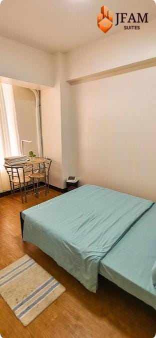JFam Allegra Condo with Balcony, FREE Parking Apartment in Makati