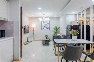 căn hộ 3 phòng 4 giường giá tốt Quận 1 Apartment in Ho Chi Minh City
