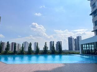Near MMU UOC | Couple 2pax Studio | Modern Home Apartment in Selangor, Malaysia