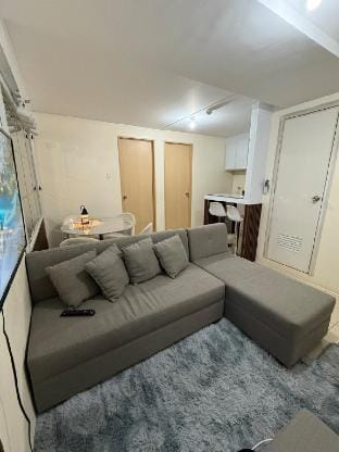 Comfy Staycation - Pasig Apartment in Pasig