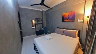 10pax GFloor 2R2B BEACHFRONT WATERSPORT POOL BBQ Apartment in Port Dickson