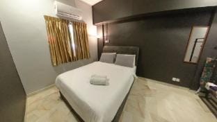 4-9pax GFloor BEACHFRONT WATERSPORT POOL BBQ Apartment in Port Dickson