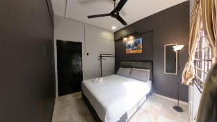 4-9pax GFloor BEACHFRONT WATERSPORT POOL BBQ Apartment in Port Dickson