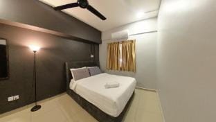 9pax GFloor BEACHFRONT WATERSPORT POOL BBQ Apartment in Port Dickson