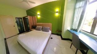 9pax GFloor PRIVATE BEACH WATERSPORT POOL BBQ Apartment in Port Dickson