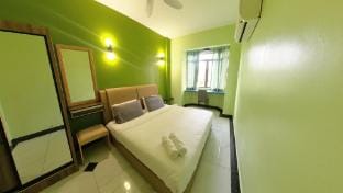 9pax GFloor PRIVATE BEACH WATERSPORT POOL BBQ Apartment in Port Dickson
