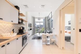 Dubai Hills sleeps 4 in a Great Location Apartment in Dubai