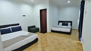 Glory Beach Executive Suite WATERSPORT POOL BBQ Apartment in Port Dickson