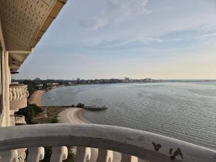 Glory Beach Executive Suite WATERSPORT POOL BBQ Apartment in Port Dickson