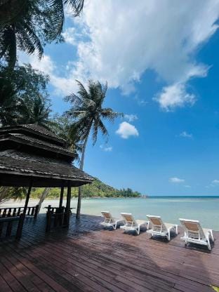 Wooden house in resort with pool&beach at 100m Vacation rental in Ko Pha-ngan Sub-district