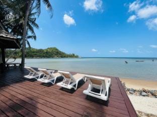 Wooden house in resort with pool&beach at 100m Vacation rental in Ko Pha-ngan Sub-district