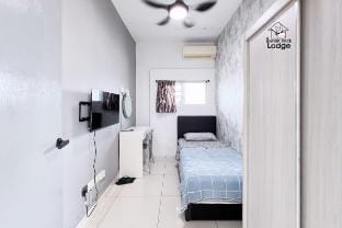 Single Bed/Wifi 1gb/AC/Android Tv/Pool/Gym Vacation rental in Federal Territory of Kuala Lumpur